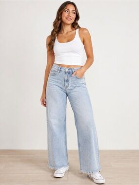 Old Navy Extra High Rise Wide Leg Jeans Size 6 Light Wash Raw Hem